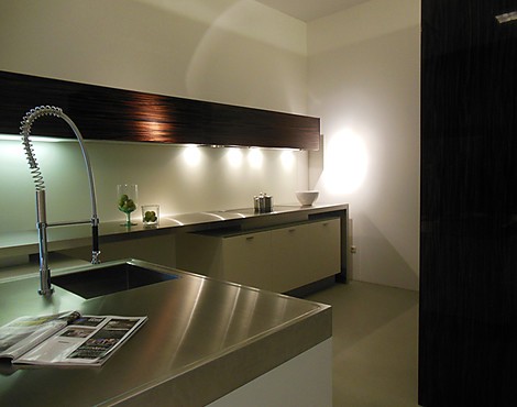Design im Haus! - AV 6000 Weiß / Marcassar Hochglanz