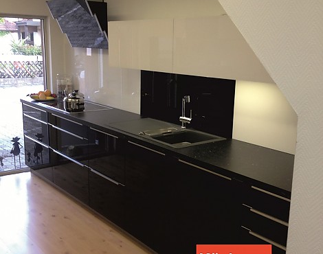 Schwarze Küche mit Glasfronten Hochglänzend - AV5090