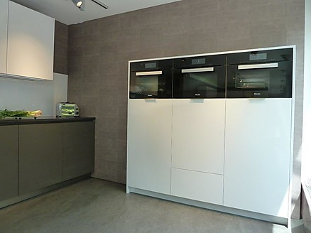 Eggersmann Gerätewand mit Miele Geräten