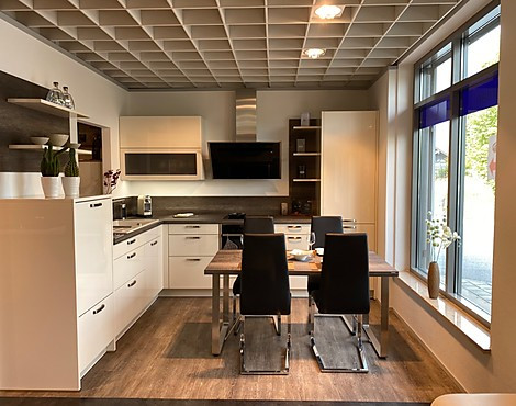 Koje 12 Systemat AV4030 + Lechner Baita Arbeitsplatte, Neff E-Geräte, Villeroy Boch Spüle - Koje 12