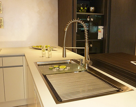 moderne Küche mit Halbinsel und Theke - Tarent