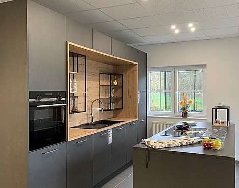 Nolte Austellungsküche - M30 Metal, 675 Kunststoff, Stahl Grau und A19 Artwood, 22W Kunststoff, Wildeiche rustikal