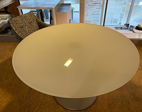 Glastisch in weiß deckend beschichtet - Glastisch mit Trompetenfuß