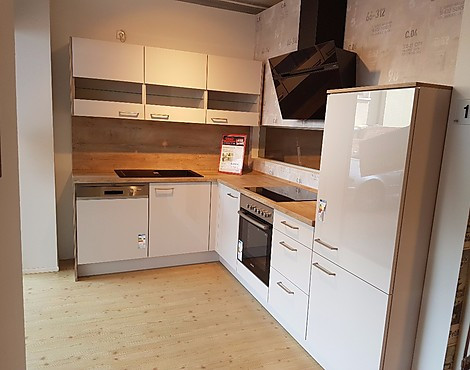 Nobilia L-Küche in Seidengrau Hochglanz kombiniert mit Endgrain Oak - Flash