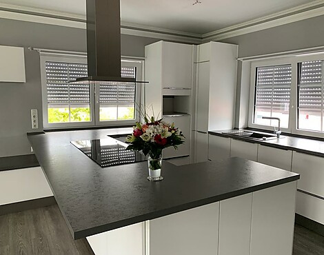 Große Küche mit Glasfront / weiß /gebraucht - Nolte Glasfront