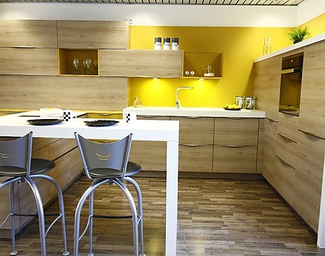 Großzügige moderne Küche in Buche Nachbildung - ALNOPLAN 252 Silviabuche-NB.