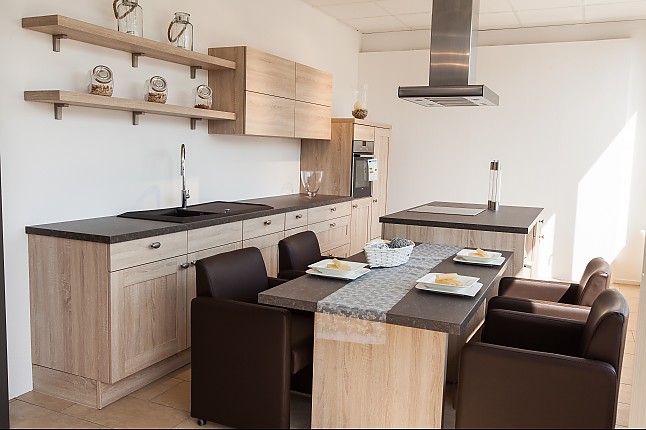 Nobilia-Musterküche Moderne Landhausküche mit Kochinsel und ... Küche mit kochinsel und sitzgelegenheit
Küche mit kochinsel und sitzgelegenheit
Nobilia-Musterküche Moderne Landhausküche mit Kochinsel und ...