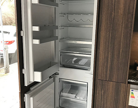 Kühl-Gefrierkombination mit NoFrost und 3 Klimazonen - RB 282 204
