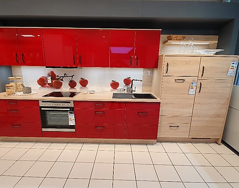 Zeilenküche in rot Hochglanz mit Eichedekor Arbeitsplatte - 648 Flash - 501 Lacklaminat, Rot Hochglanz