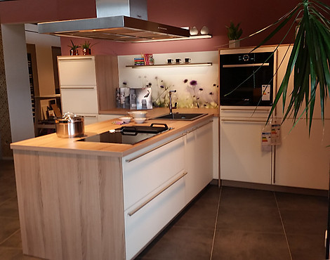 Gemütliche Designglasküche. Das satinierte Designglas ist optimal zu reinigen. - AV 5095 Designglas Magnolie