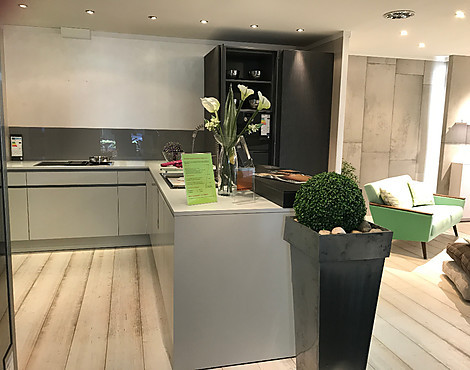 moderne Küche mit Halbinsel und Theke - Tarent