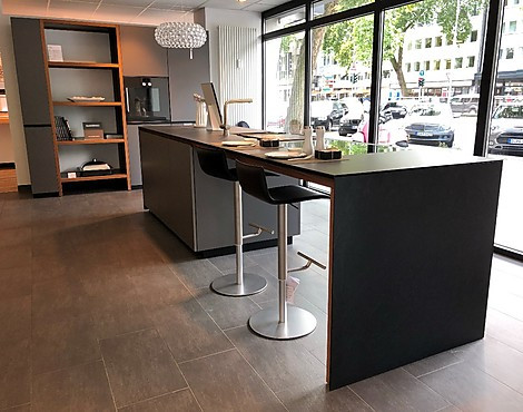 Moderner Hingucker im dunklen Design - Forma Mentis