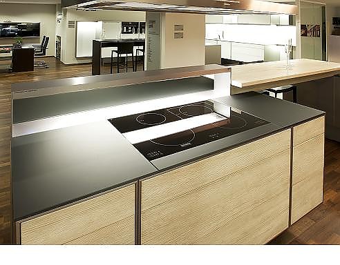 Poggenpohl musterküche radikal reduziert! porsche design kitchen ...
