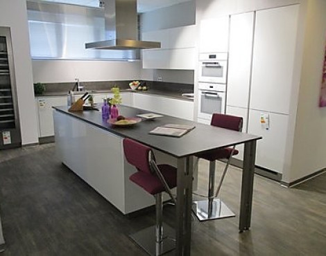 Grifflose Küche in brillant weiß - Av 4030 GL Brillantweiß