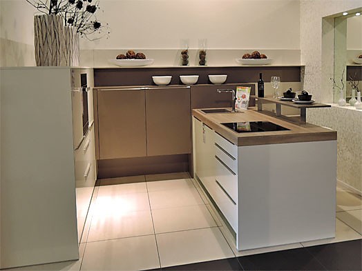 {Küchen mit insellösung
22} Rational-Musterküche Moderne Küche mit Insellösung zum ... | {Küchen mit insellösung
22}
