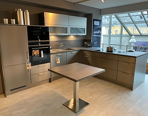 - moderne L-Küche in Stahl - Inox - Stahl Lacklaminat gebürstet / schiefergrau