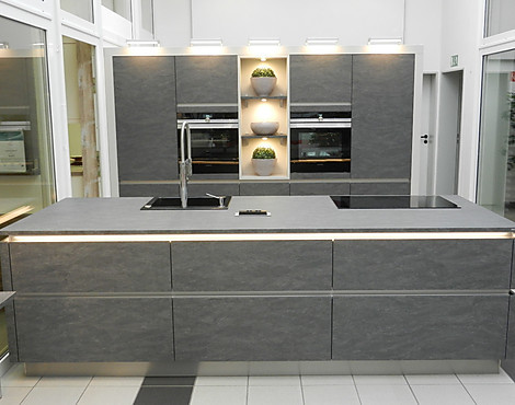 Hochwertige Design Küche mit Insellösung - Matrix 150 Programm S 70 Stone Front 262 Basalt Optik