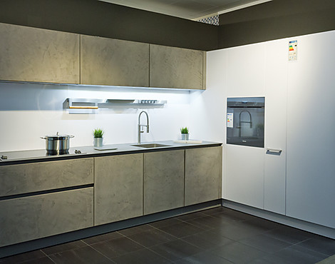Tolle LEICHT Ausstellungsküche mit Spachtelbeton-Oberfläche. - 793 CONCRETE-C / 254 TOCCO