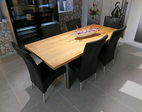 Massiver Holztisch mit Stahlwangen - KF 12 Asteiche