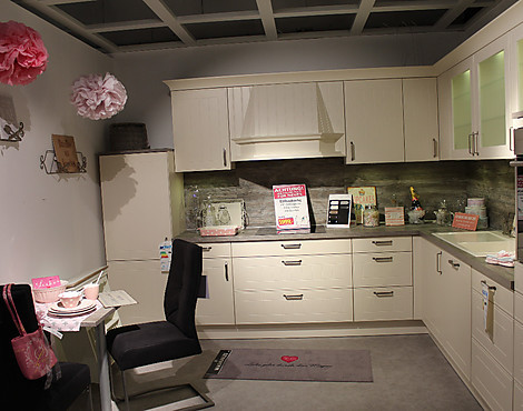 Häcker - Moderne Landhausküche - TEXEL MAGNOLIE MATT - Großzügige L-Küche im Landhausstil. - Texel - magnolie matt-