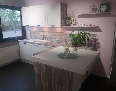 Moderne Landhausküche mit herausziehbarer Barplatte - Moderne Landhausküche Lotus Weiß