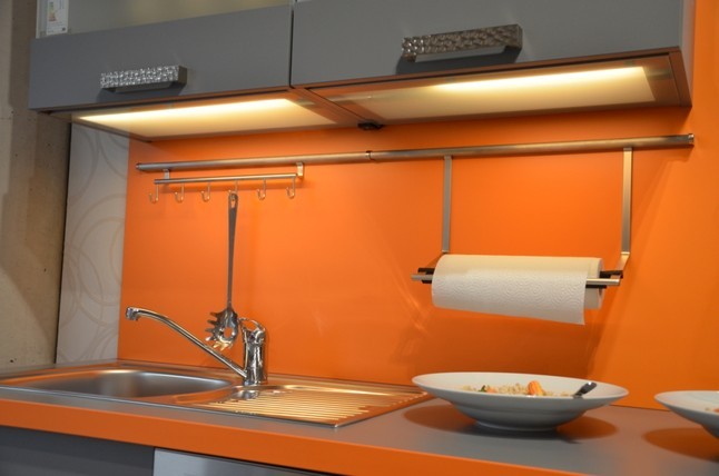 nobilia musterküche graue küchenzeile mit schicker absatzfarbe ausstellungsküche in gummersbach Küchenzeile Beleuchten ~ nobilia musterküche graue küchenzeile mit schicker absatzfarbe ausstellungsküche in gummersbach