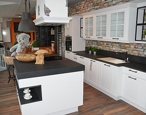 Moderne Landhausküche mit Schiefer und Baumstammtheke - 706 Sylt