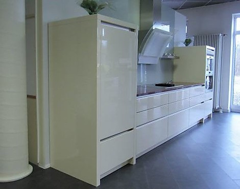 Zwei einzigartige Küchenzeilen in Grifflos - AV4030