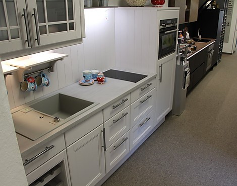 Schöne kleine Landhausküche für Ferienhaus, Büro oder Singles - York seidengrau Echtholz mit Arbeitsplatte beton grau Nachbildung