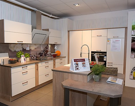 moderne Küche mit raffinierter Insel- und Tischlösung - Flora - Koffertür F270 Weiß
