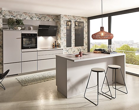 Hochwertige Luxuseinbauküche mit Lackfronten in Schiefergrau matt! - Fashion jetzt nur 6.498,-€!! XL-Höhe, grifflos mit Nischenverkleidung, Glas-Wandschränken und Insel