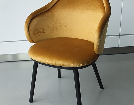Freifrau Stuhl Ona mit Stoffbezug - Ona Curved Armchair 2020