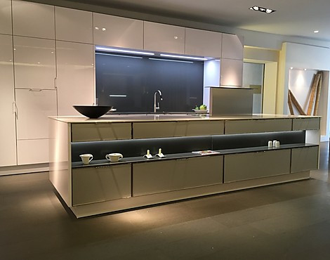 Puristisches Küchen-Design: Das feine Maß der Dinge - SC 40 titanweiß hochglänzend