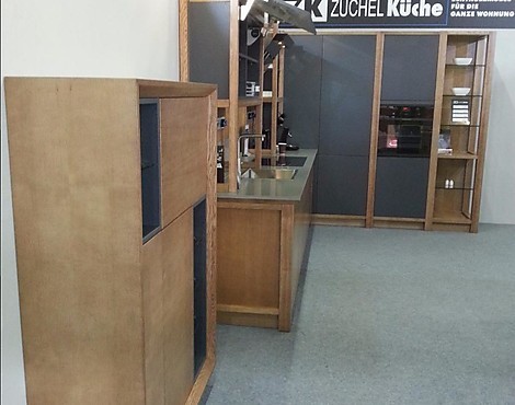 Moderne Küche. Kombination aus Massivholz, Furnier und Lack. Grau / Natur. Elektrische Auszüge - Melle Grey