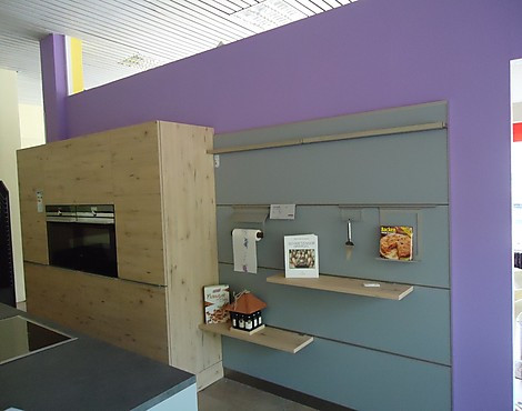 Steht im Studio Oberhaching - A19 Artwood Wildeiche / 965 Feel papyrusgrau