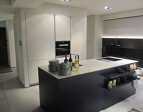Musterküche grifflos Modell S2 LM Farbe sterlinggrau matt inkl. Miele Geräte, Steinarbeitsplatte - S2 LM sterlinggraumatt