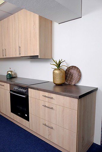 Nobilia-Musterküche Moderne Küche für Plattenbau WBS 70 1 ... Nobilia-Musterküche Moderne Küche für Plattenbau WBS 70 1 ...