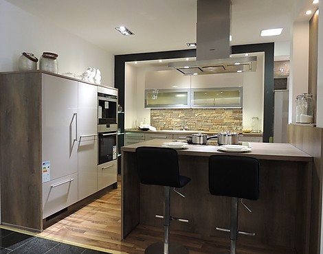 Wunderschöne moderne Musterküche mit Lichtregal, Top-Ausstattung - BN 13 XL 3491 Kaschmir Hochglanz mit Nautik