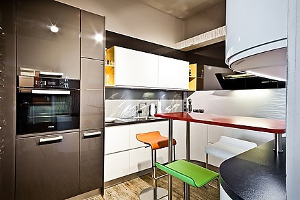 Modern geplante Küche mit Theke Modern geplante Küche mit Theke