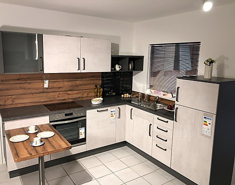 moderne L-Küche mit Ansetztisch im Betondekor - Celine 132 concrete white Nr. K 3