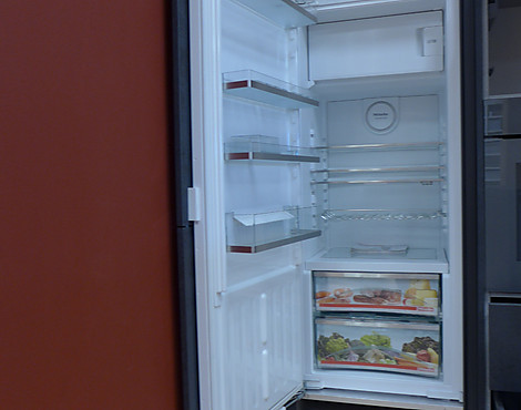 Einbau-Kühlschrank mit PerfectFresh und FlexiLight für mehr Frische und Komfort in einem Gerät - K 35483 iDF