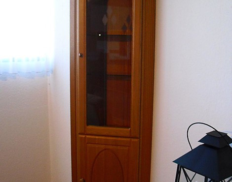 Schöne Eckvitrine in Eiche honig - Hummelt und Knopp Eckvitrine