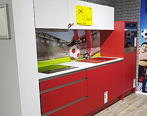 Nolte Fußball- Küche /Austellungsküche/ Lacklaminat, Rosso Softmatt - Feel / Korpus SHD Sahara