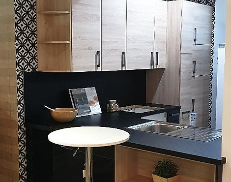 Hochwertige Nobilia Ausstellungsküche in modernen Holzdesign! - Focus