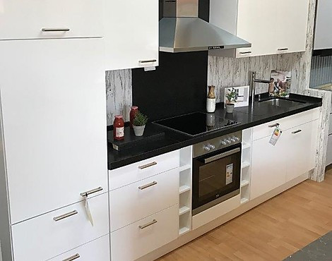 moderne Küchenzeile weiß glänzend mit Natursteinplatte, Tropftasse gefräst - Diana Front melaminharzbeschichtung weiß glänzend