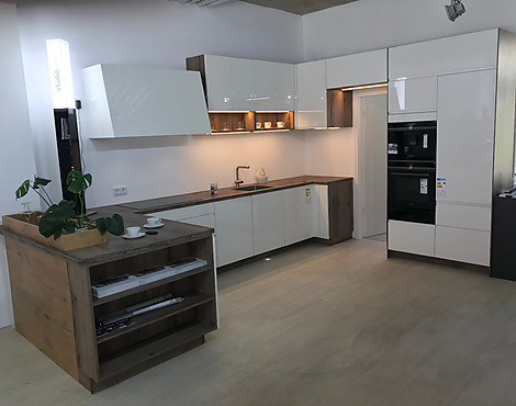 Musterküche You High Gloss Lack - Wiss grifflos mit Fronteingriff