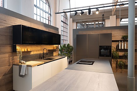MILANO küchen.werk - Moderne Küche mit Insel