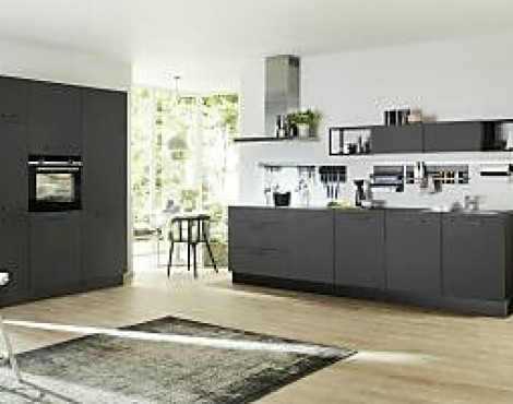 Attraktive und komfortable Küchen in Schwarz softmatt - Plus