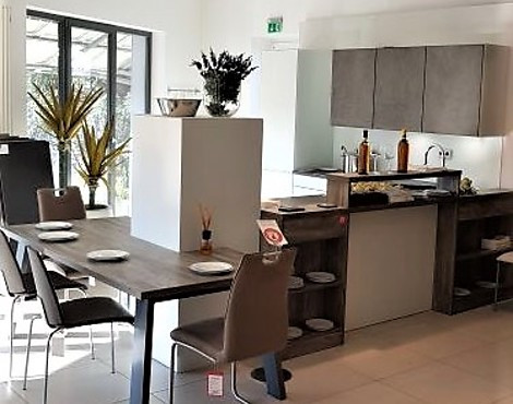 Premium-Küche mit Glas-Front und Keramik Arbeitsplatte - Planeo Vitrin