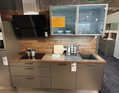 Moderne Küchenzeile in Edelstahloptik - Schüller Corona Edelst. Optik Lacklaminat